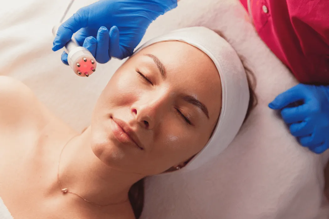 terapia-led-na-tradzik-i-przebarwienia-wowme-clinic-torun