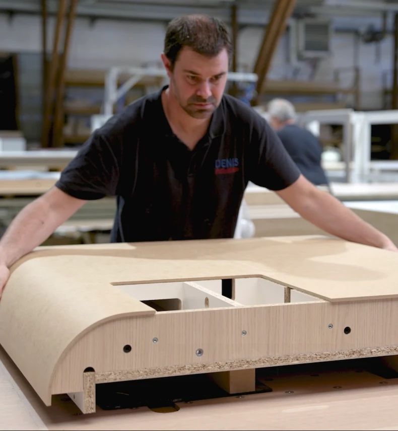 Fabrication d'une cabine acoustique dans l'usine de fabrication