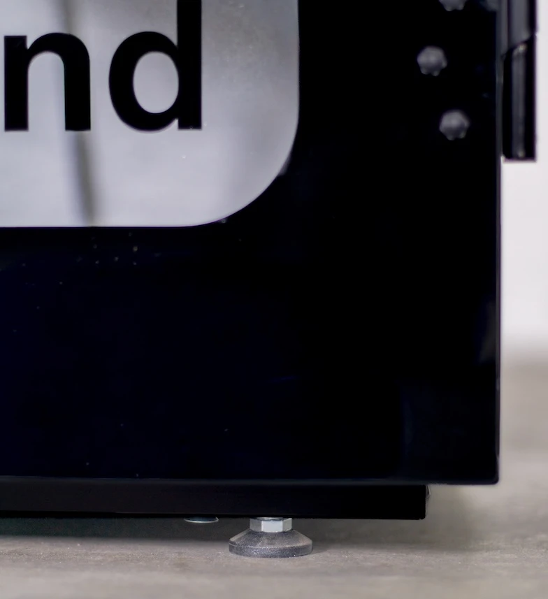 Focus sur le pied d'une cabine acoustique Island Solo