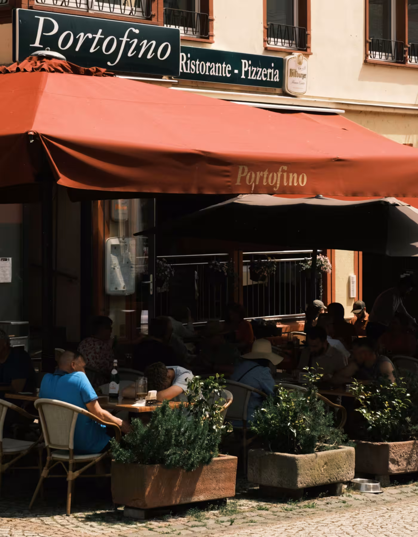 Photographie de la terrasse d'un restaurant italien