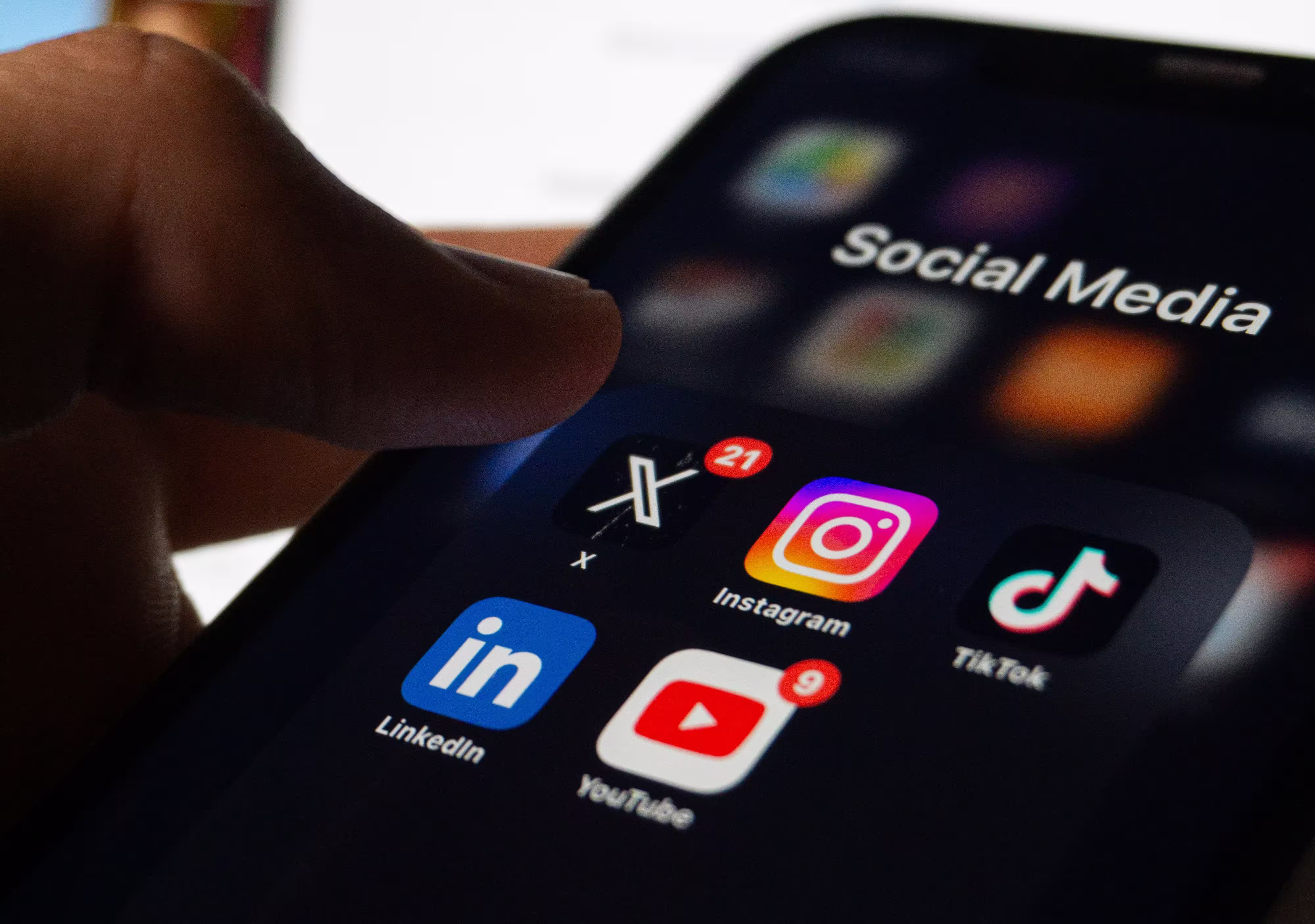 Image d'applications Youtube, Tiktok, Twitter, LinkedIn, Instagram