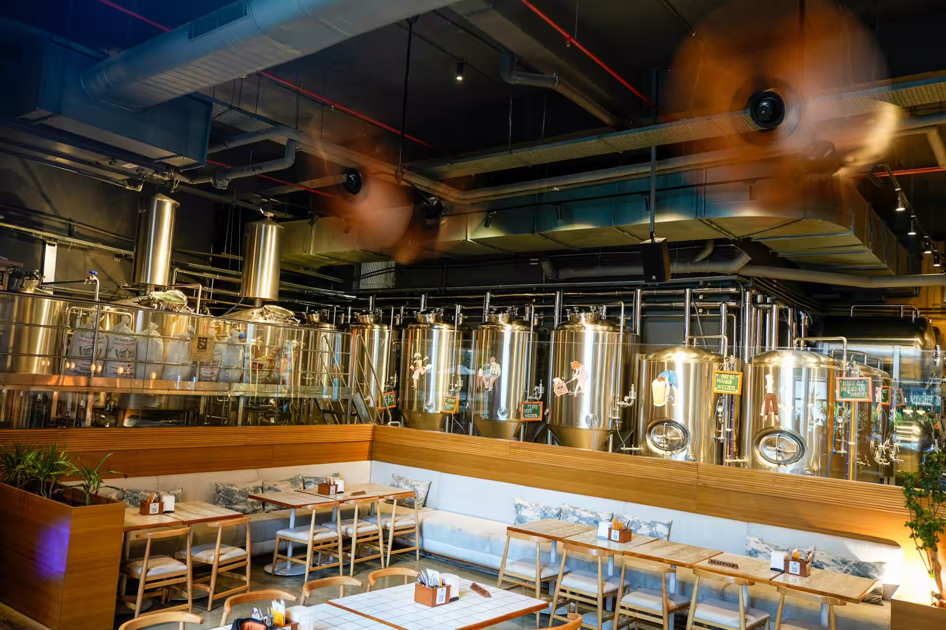 Image d'un restaurant au concept industriel