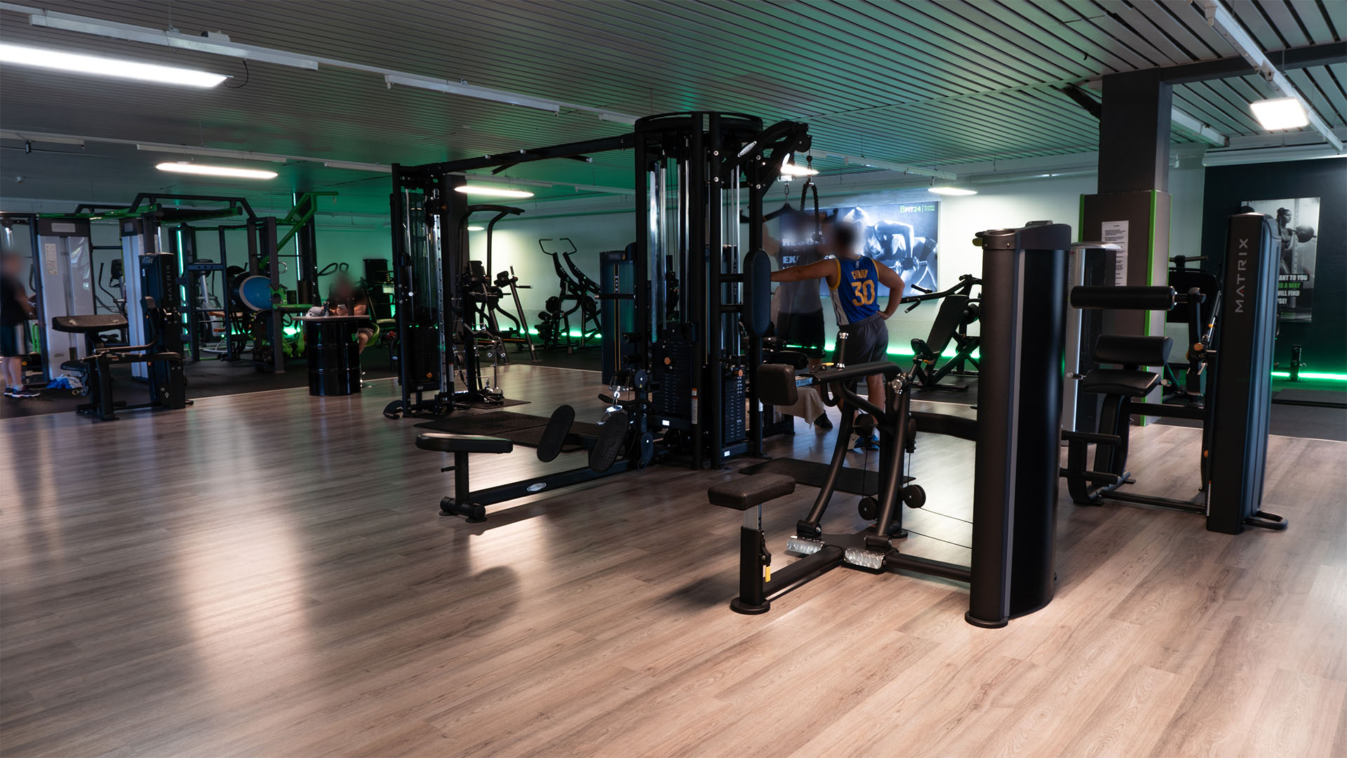 Kraftgerätebereich im BFit24 Fitnessstudio in Trappenkamp