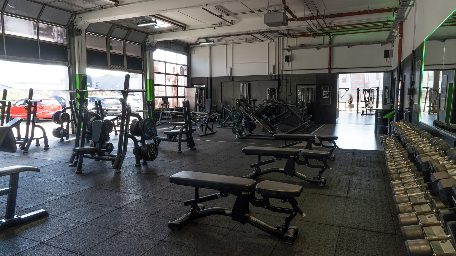 Freihantelbereich im BFit24 Fitnessstudio in Henstedt-Ulzburg