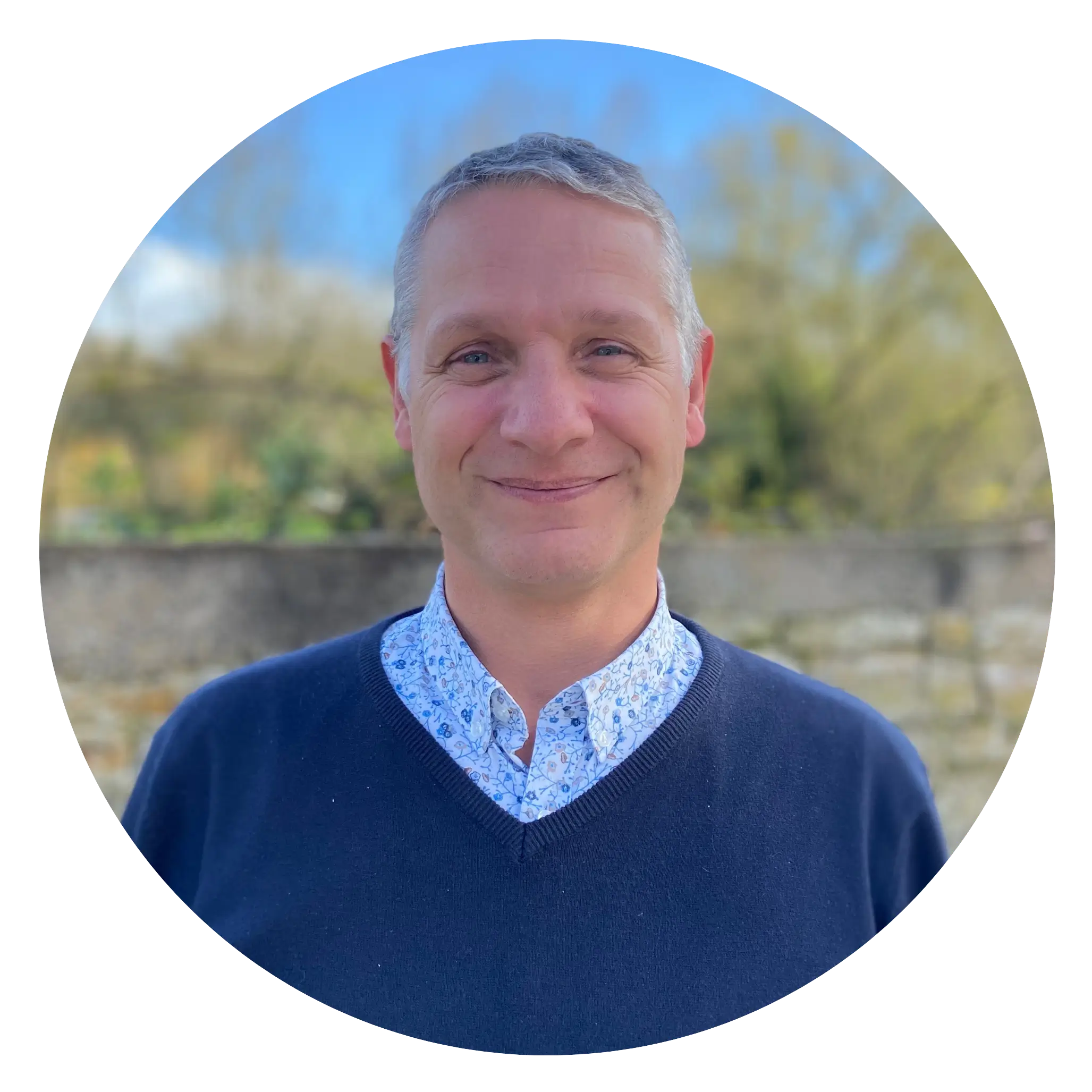 Portrait corporate de Pierre Dudit, cofondateur et associé de Cyber Wargames, entreprise spécialisée dans les serious games de sensibilisation à la cybersécurité.