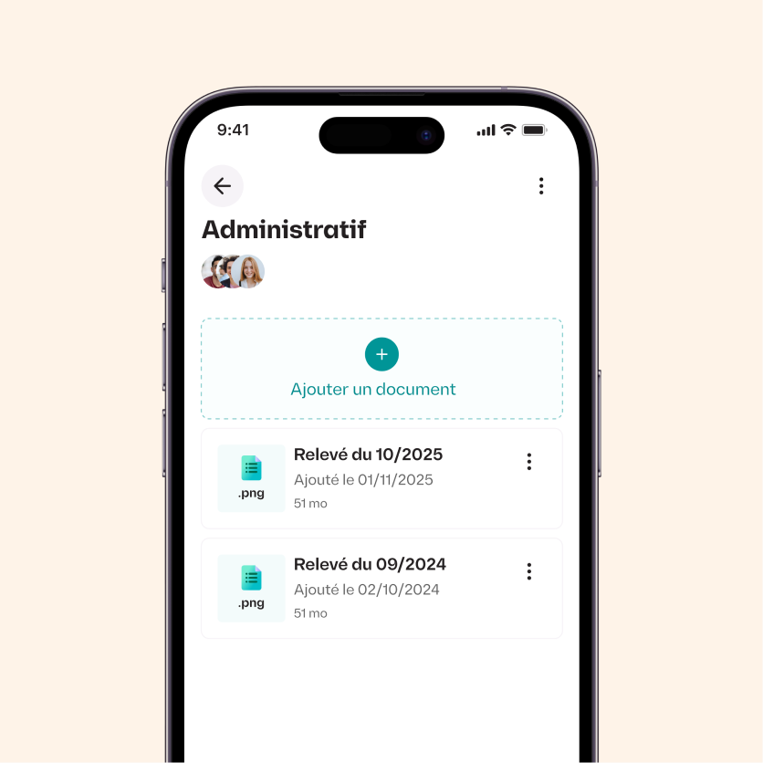 Écran d'application mobile montrant une section 'Administratif' avec option pour ajouter un document et deux fichiers .png listés avec dates et tailles.