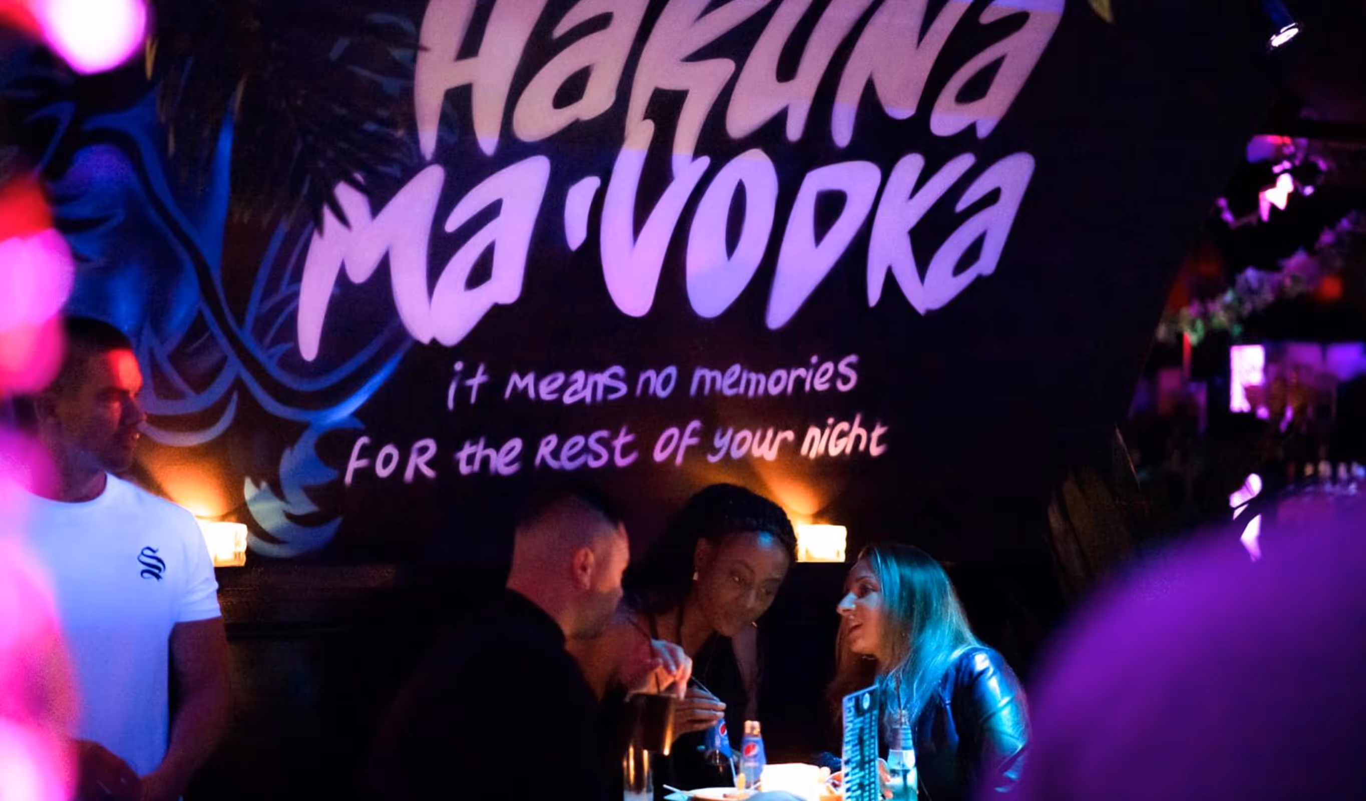 Sfeerbeeld van dansende mensen in Club Maggy