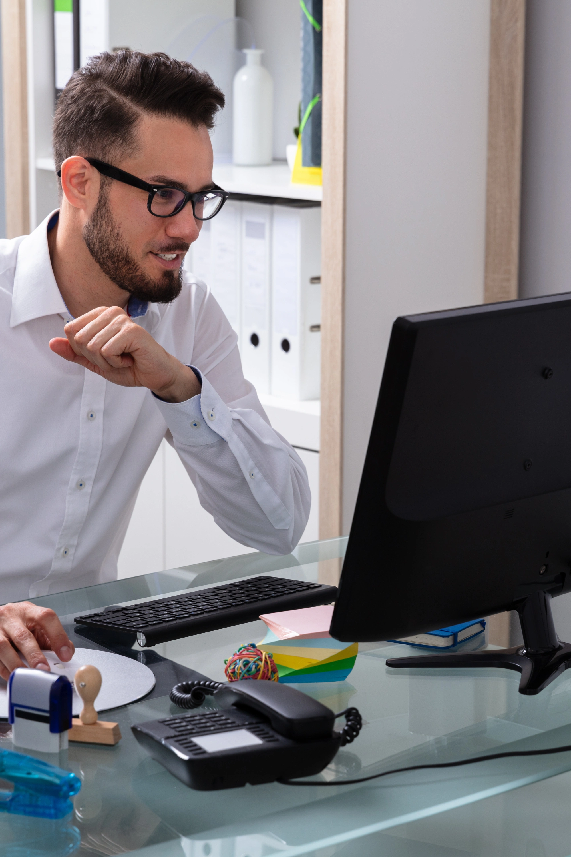 Servicii de creare website, aplicații mobile, dezvoltare software.