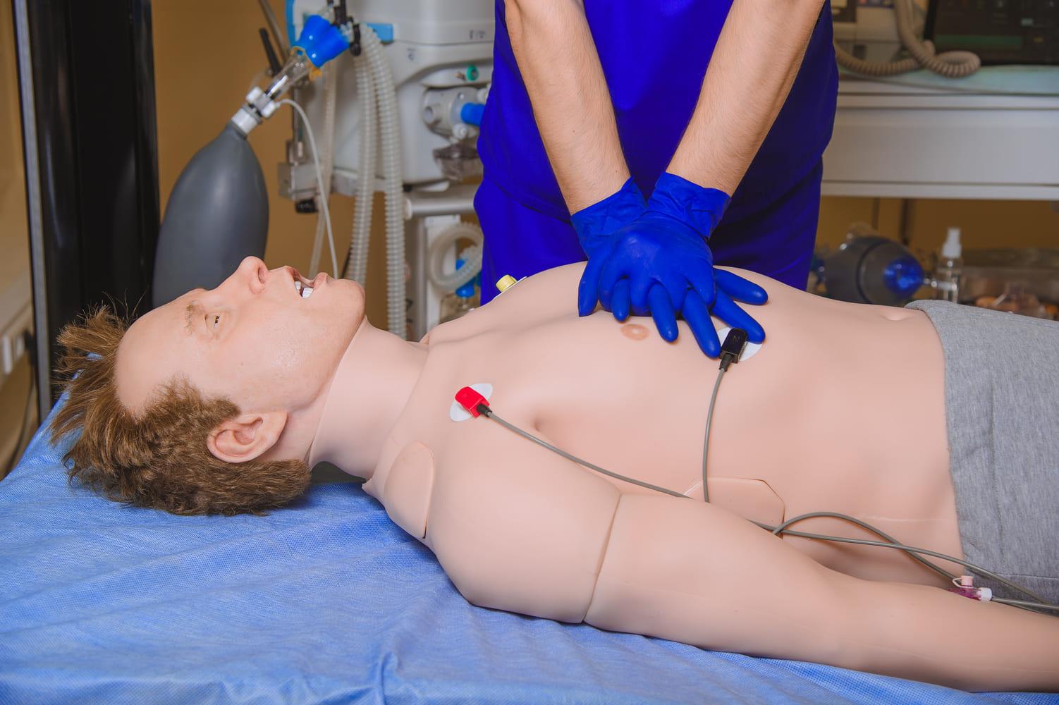 Cardiopulmonary resuscitation on a Leonardo