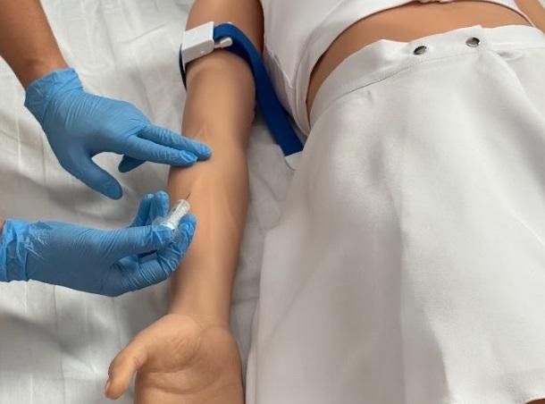 Practicing injections on the LISA simulator