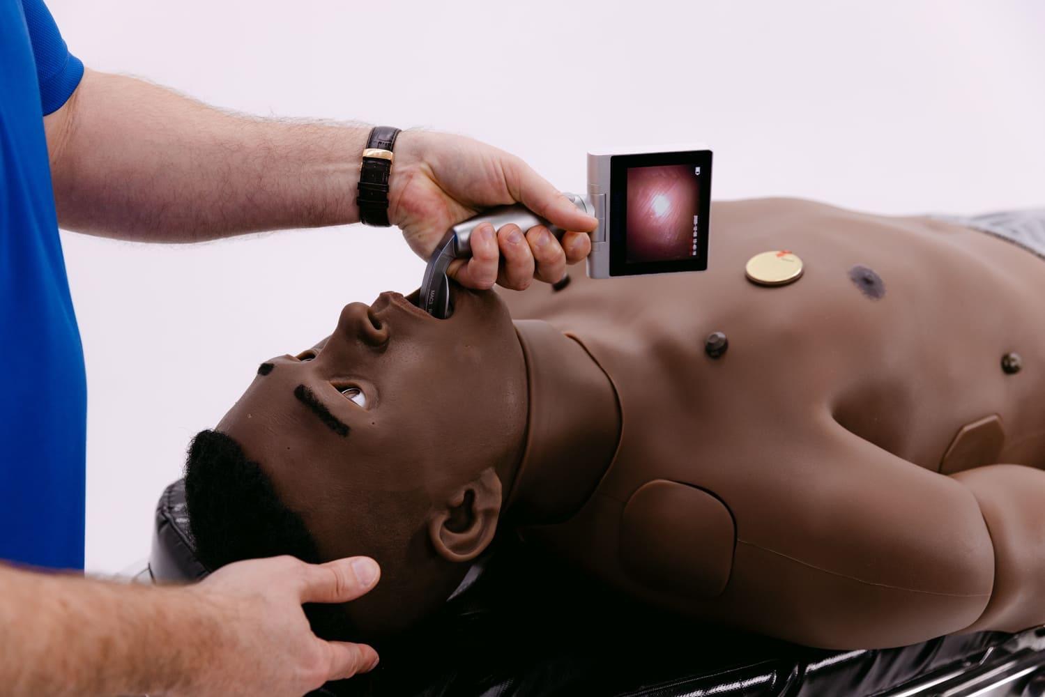 Intubation training on the Leonardo simulator