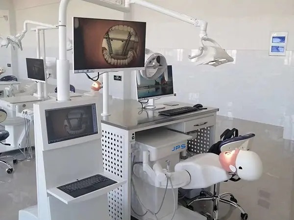 Dental simulator in the practice room