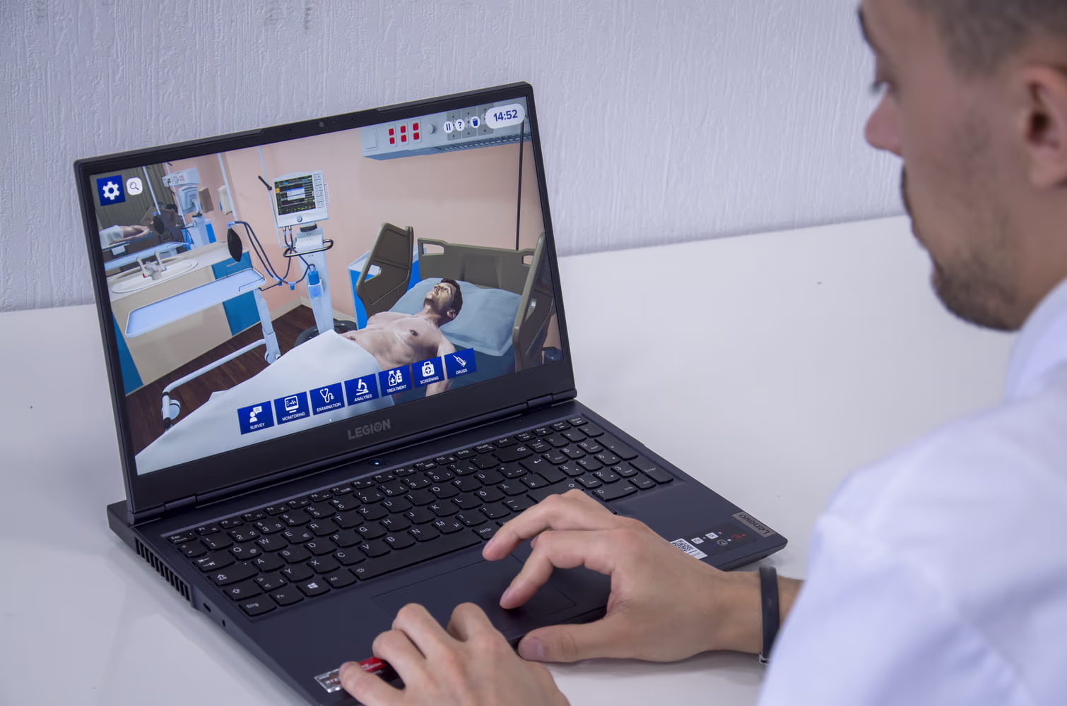 Medical practice on Leonardo VR