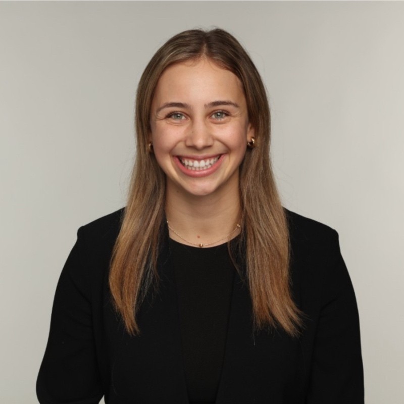 Photo of Dawn Energy Founder, Tessa Peerless, next to her written testimonial for Sustainable Storytelling.