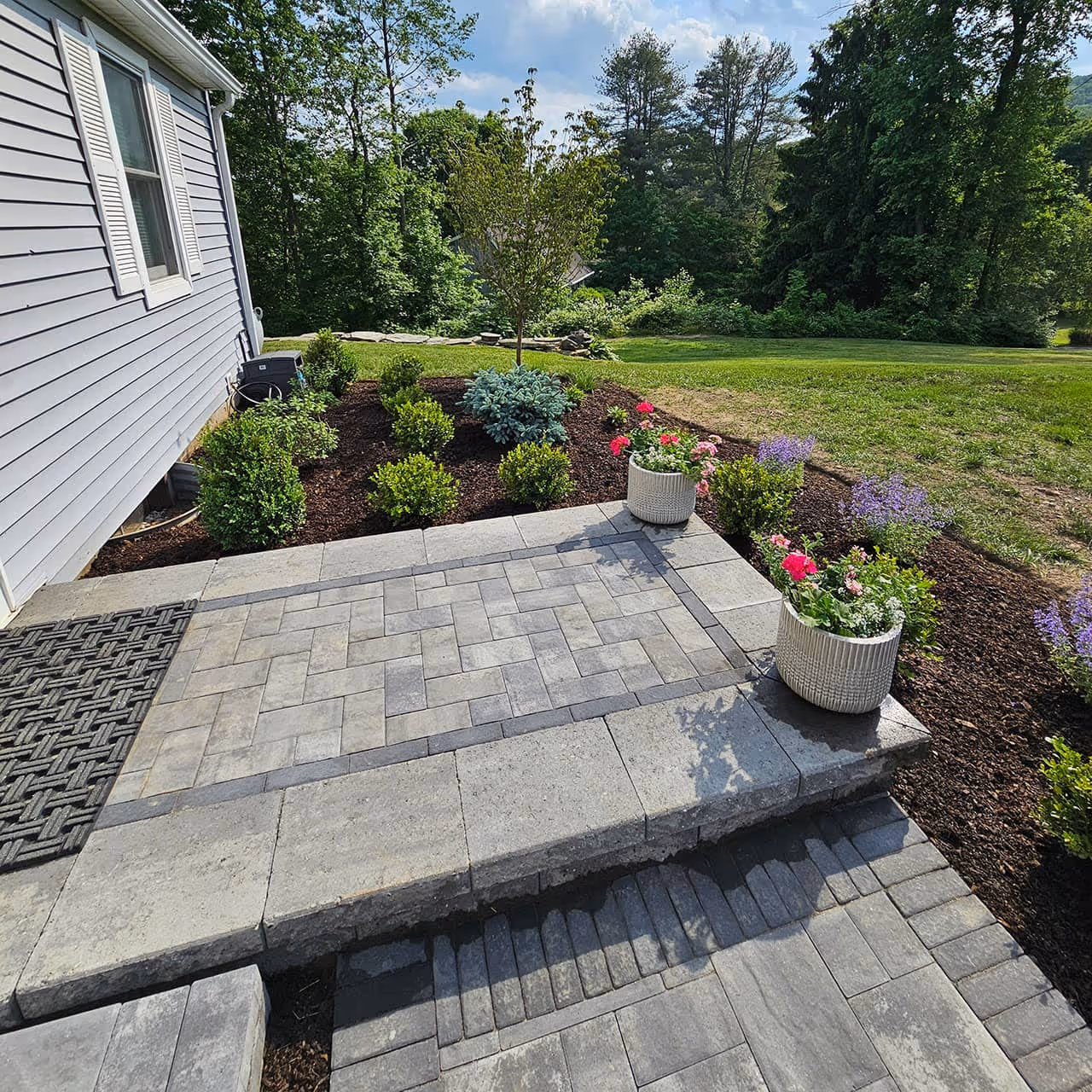 Patio with lush landscaping by Classic Outdoors near me in Litchfield County CT