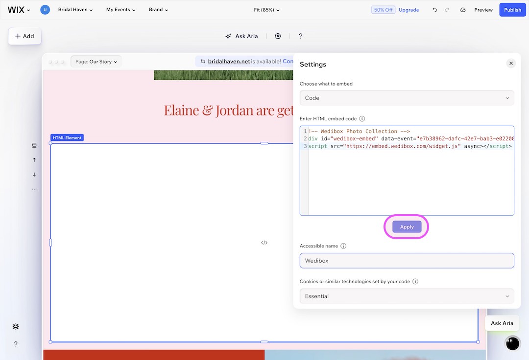 Wix editor interface showing embedding HTML code for Wedibox Photo Collection with 'Apply' button highlighted.