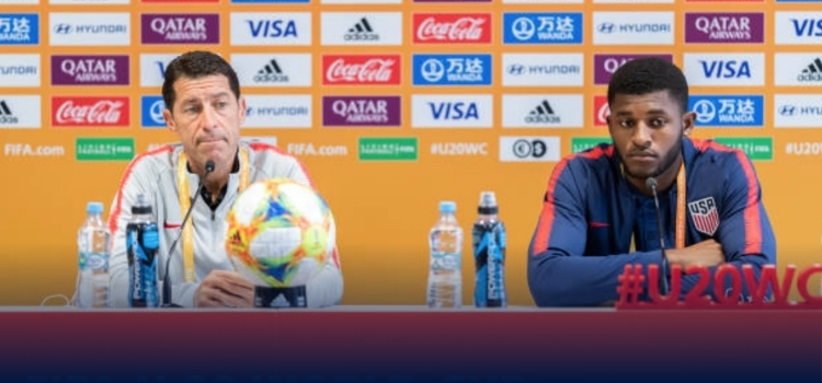 Tab Ramos sitting next to a player at a press conference at U20 World Cup.