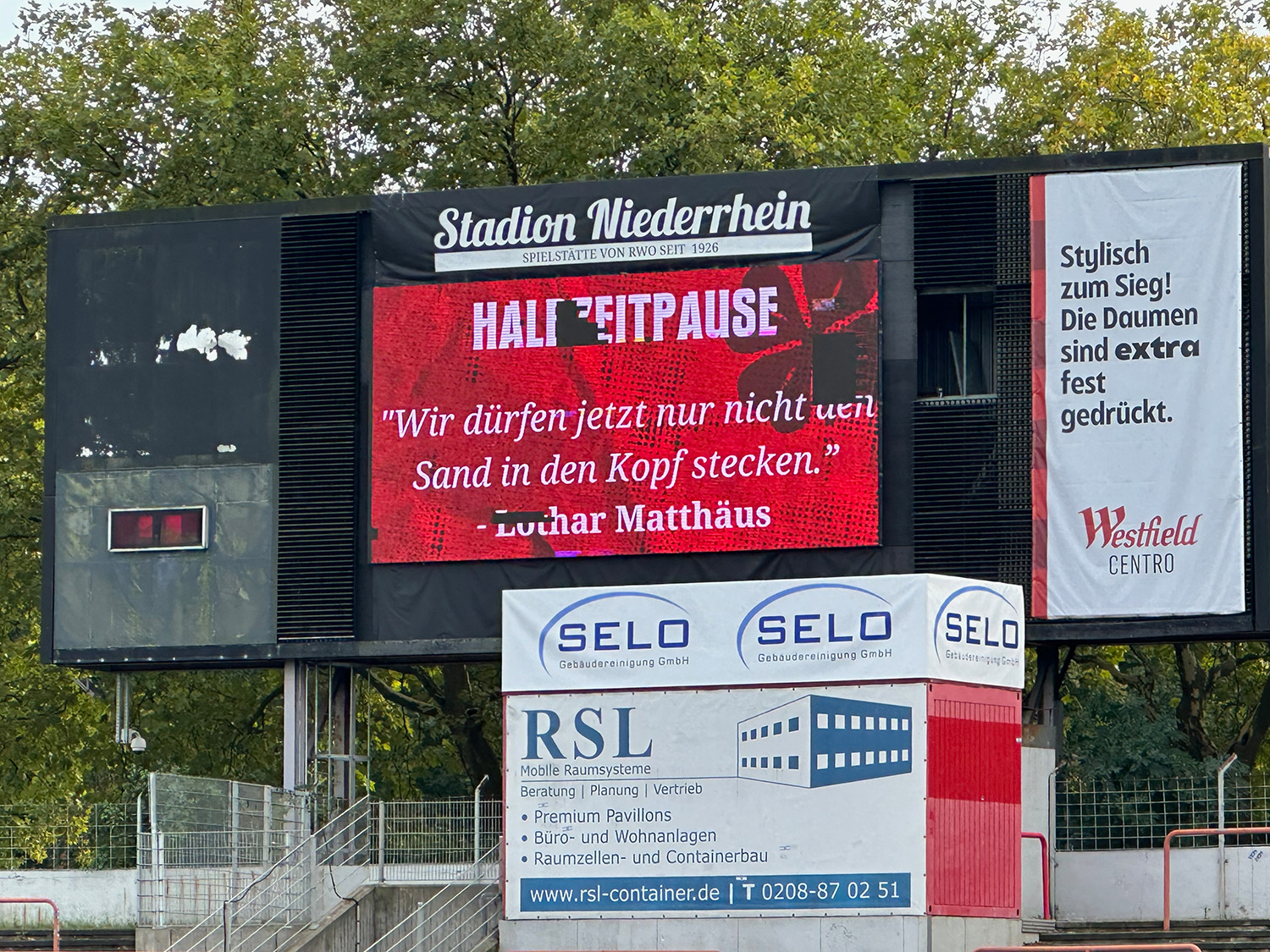 Anzeigetafel im Stadion Niederrhein in Oberhausen in 2024