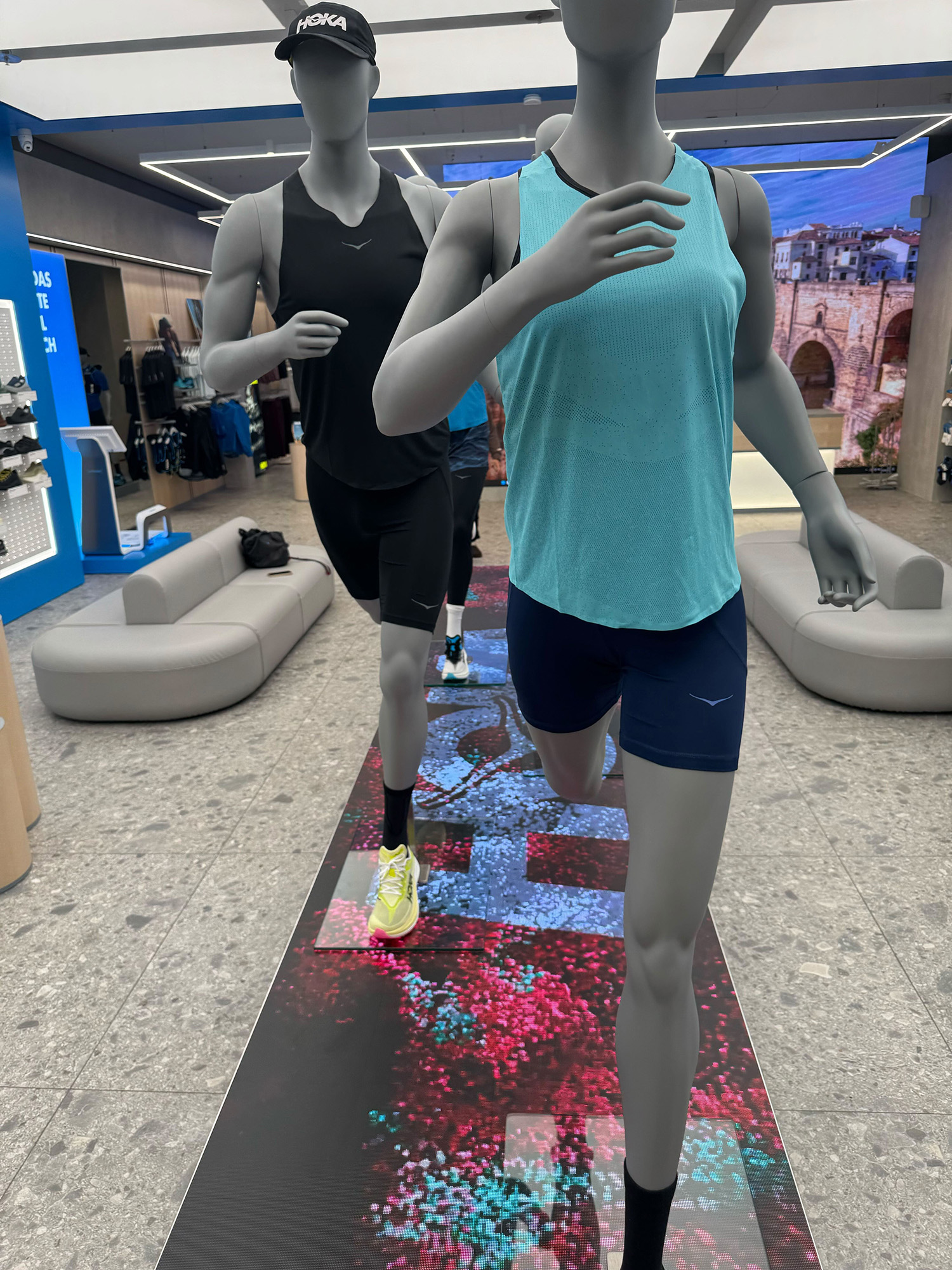 LED Boden im Flagshipstore von Hoka in Berlin