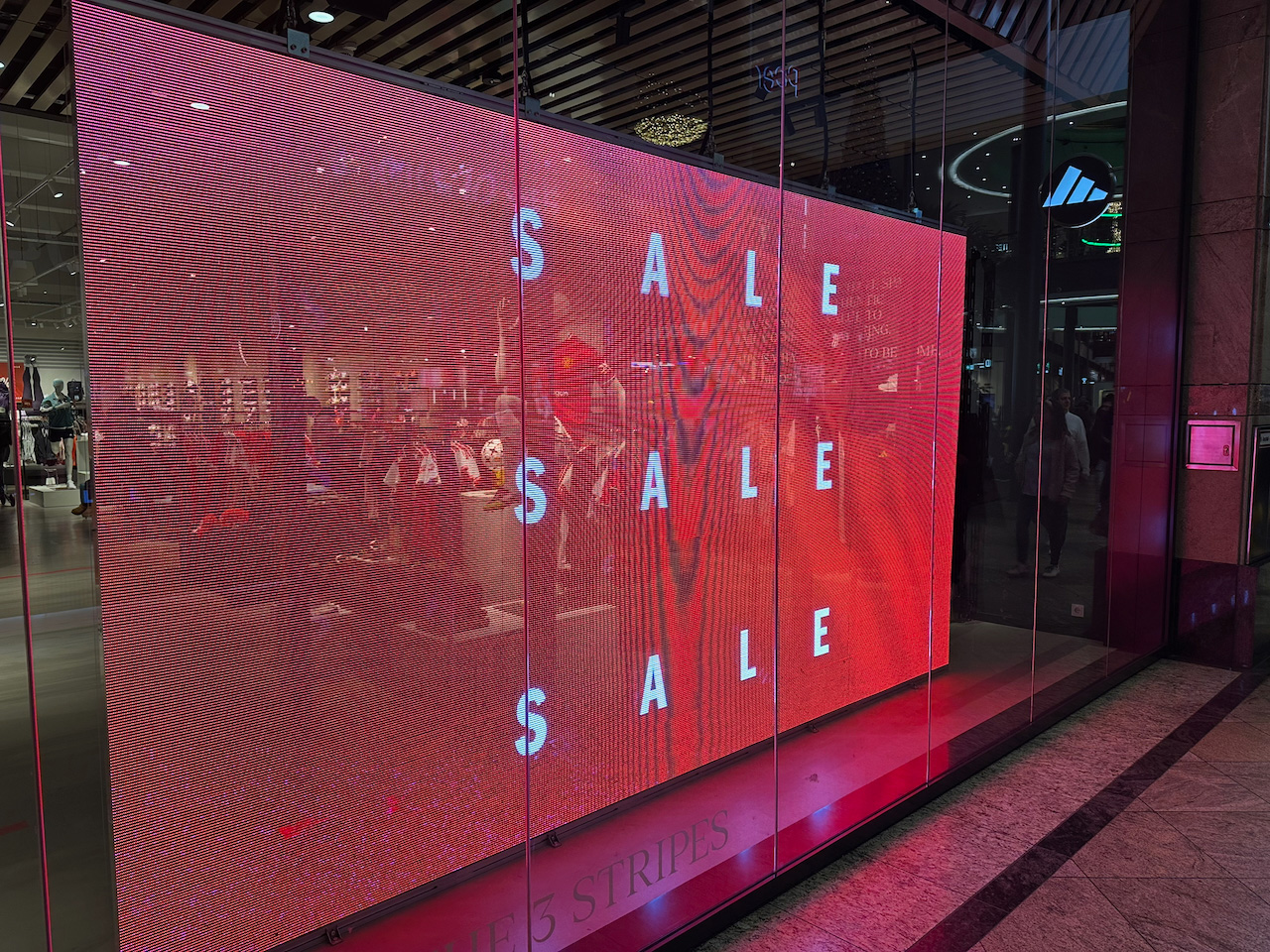 Semi transparente LED-Wall im Centro Oberhausen