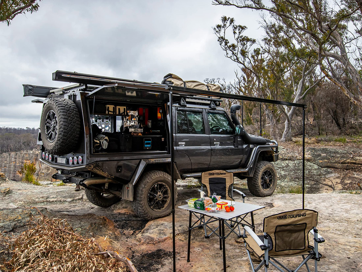 ARB ALUM AWN W/LIGHT 2500 BLK INCLUDES LIGHT INSTALLED-BLACK