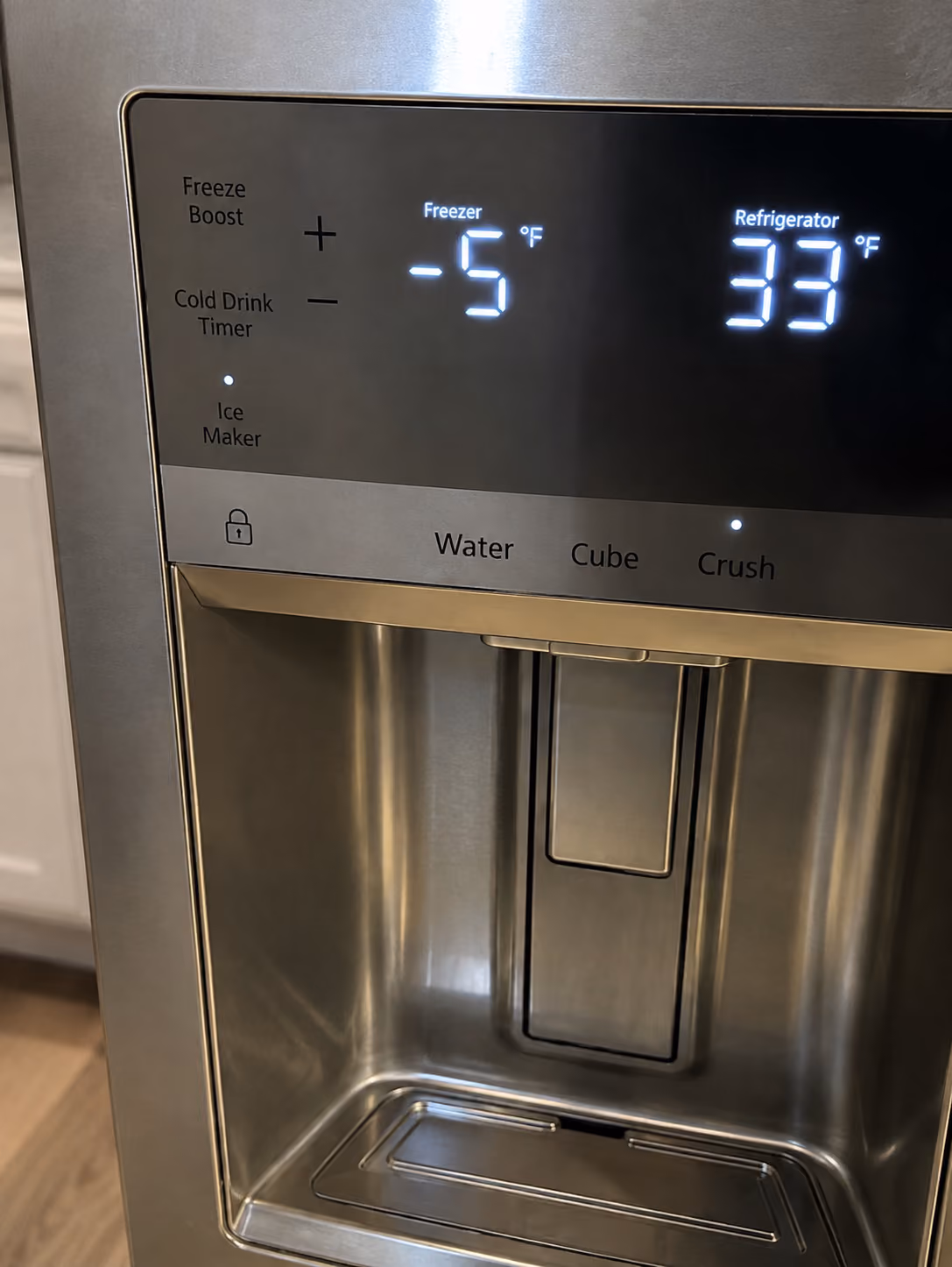 Frigidaire refrigerator control panel displaying freezer and refrigerator temperature settings