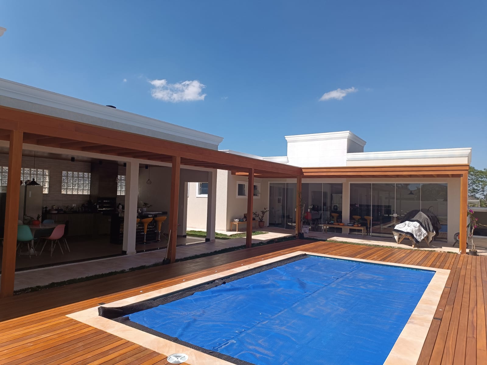 [background image] image of office setting