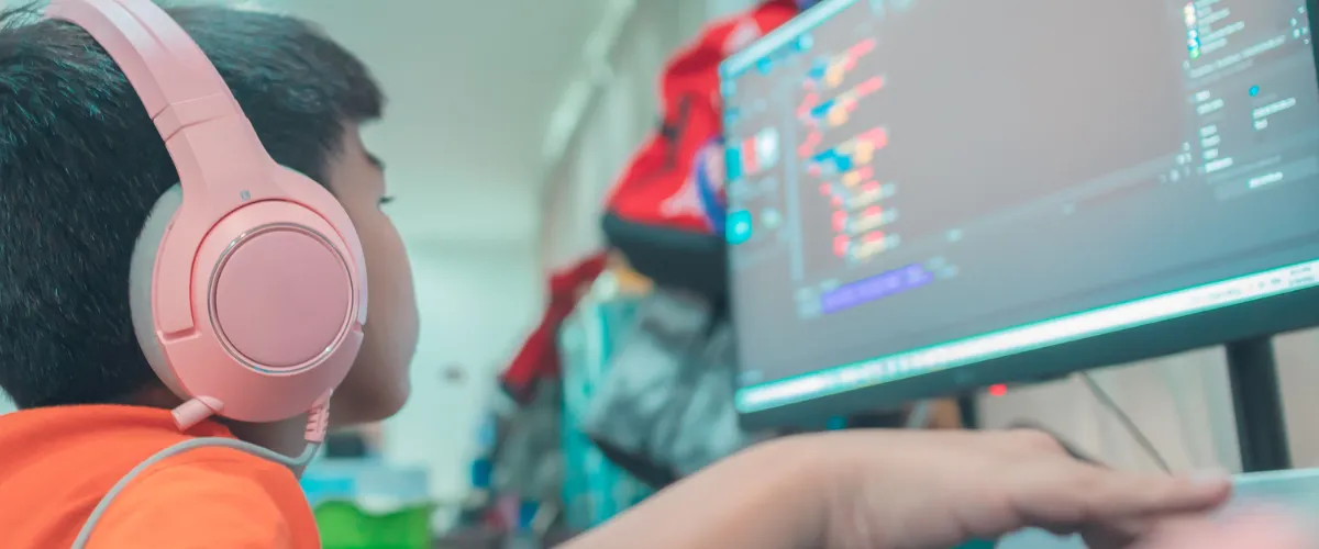 Top online coding classes for kids - Outschool.png