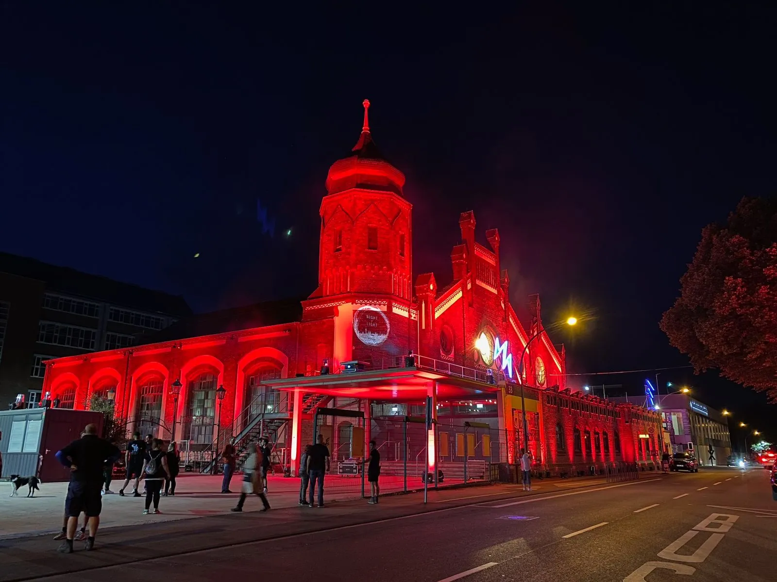 Night of Lights 2020 Ewerk in Köln rot eingefärbt