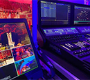 Ein multiview Monitor neben einer Lichtkonsole., bei einer WDR Produktion auf der Burg Wilhelmstein