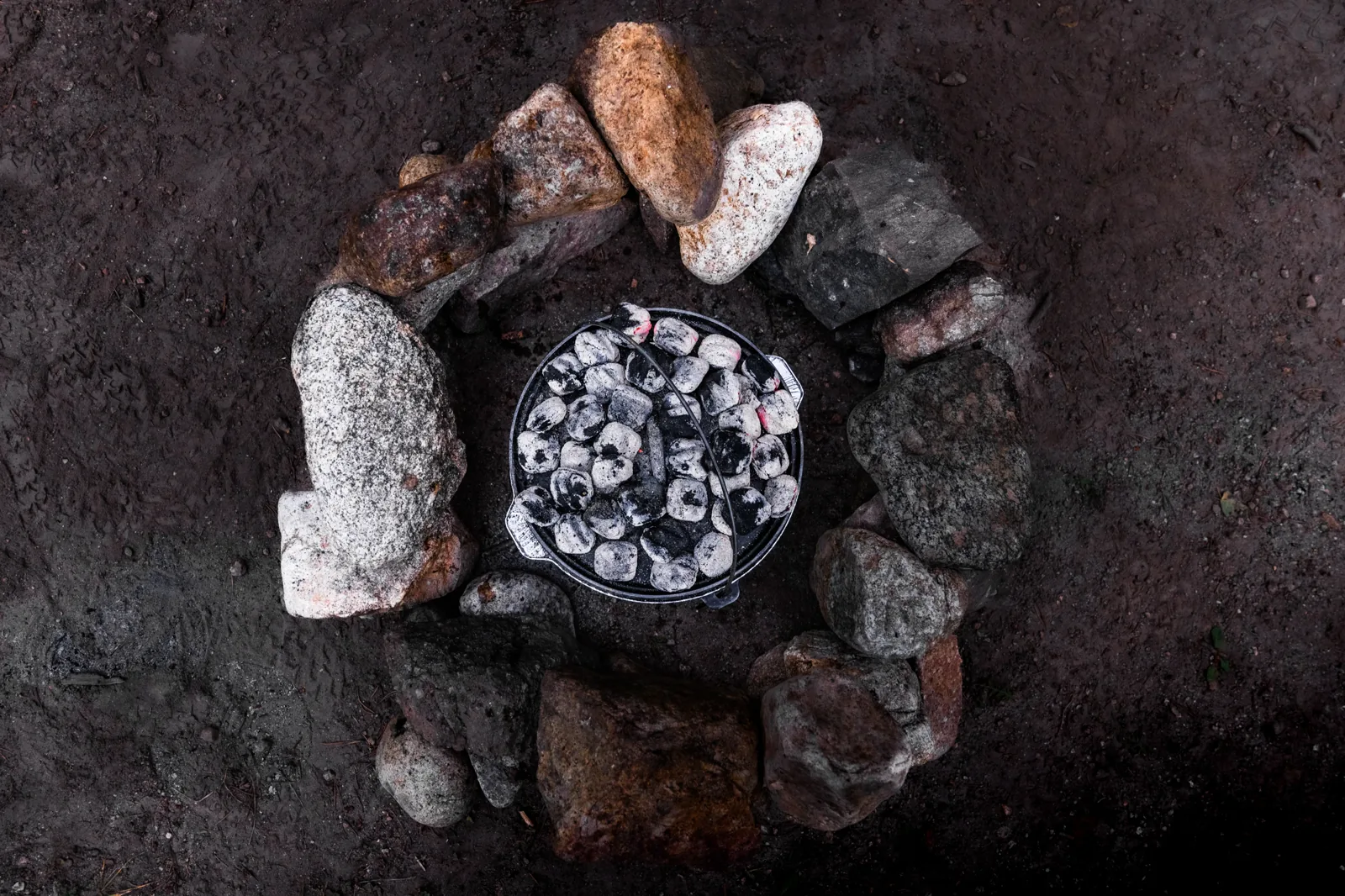 Dutch oven in the fire ring, from above