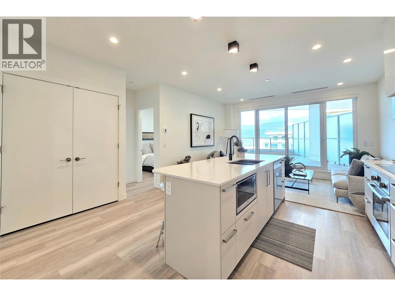 3340 Lakeshore Road Unit# 802