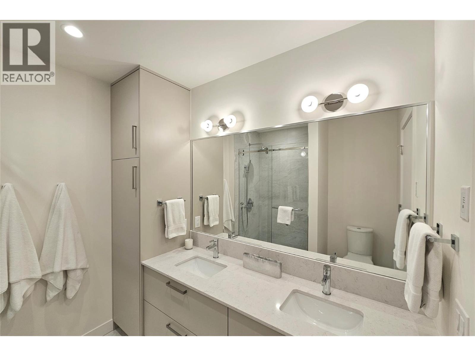 3340 Lakeshore Road Unit# 802