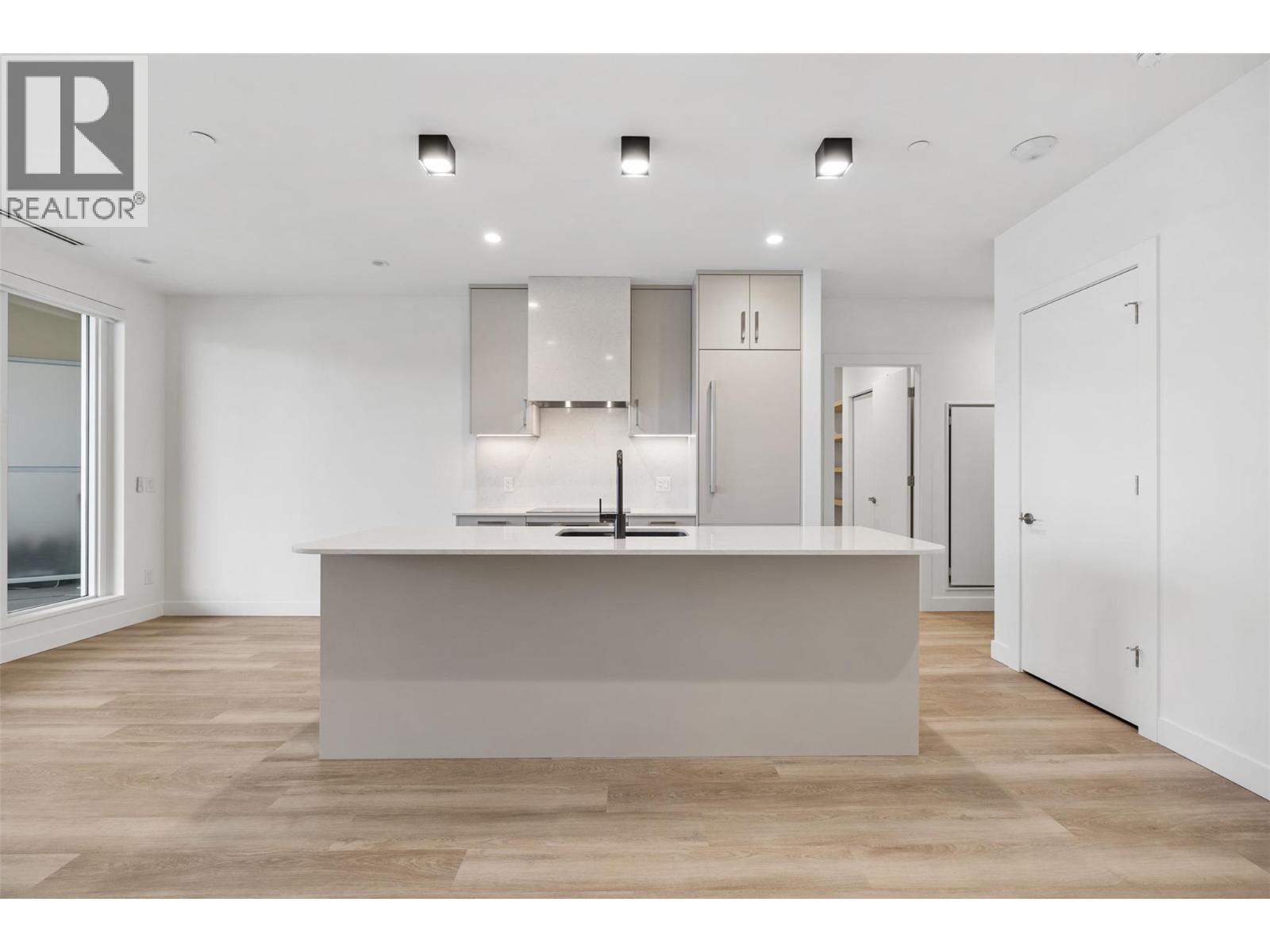 3340 Lakeshore Road Unit# 802
