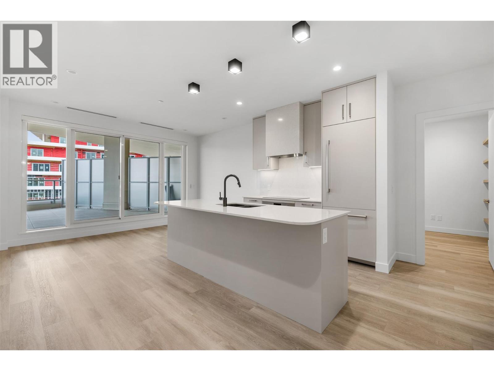 3340 Lakeshore Road Unit# 802