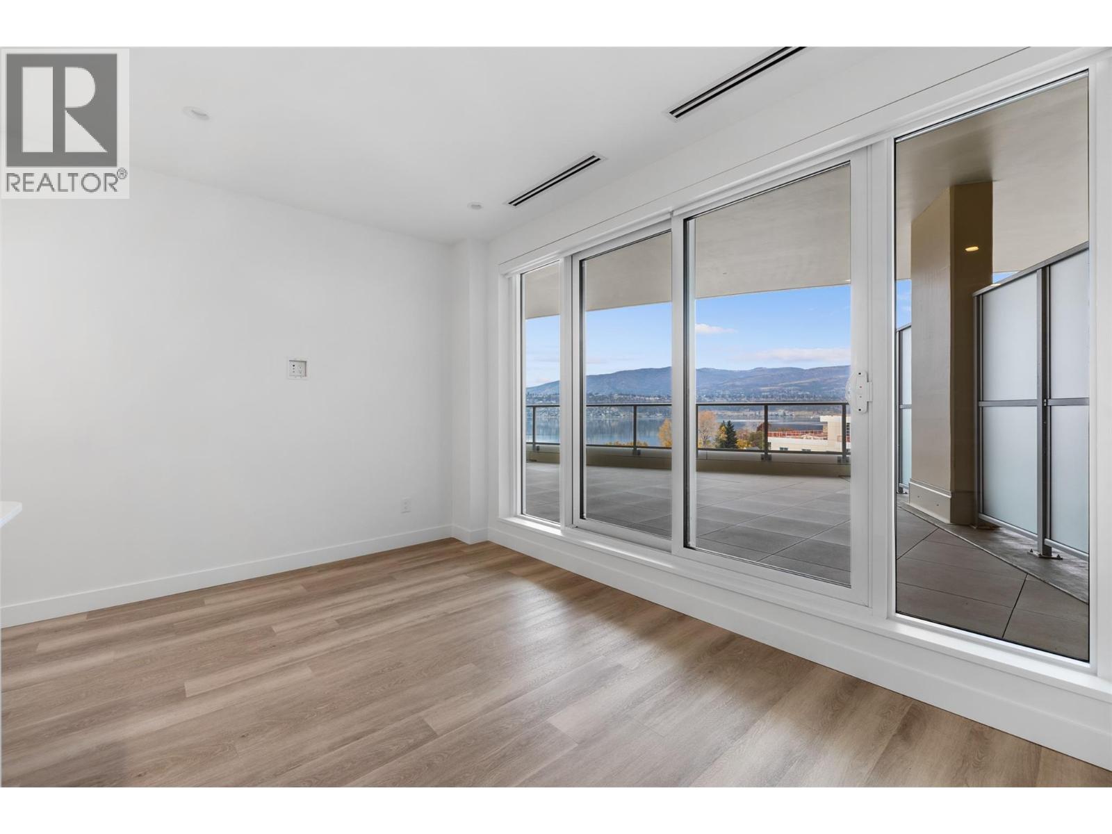 3340 Lakeshore Road Unit# 802
