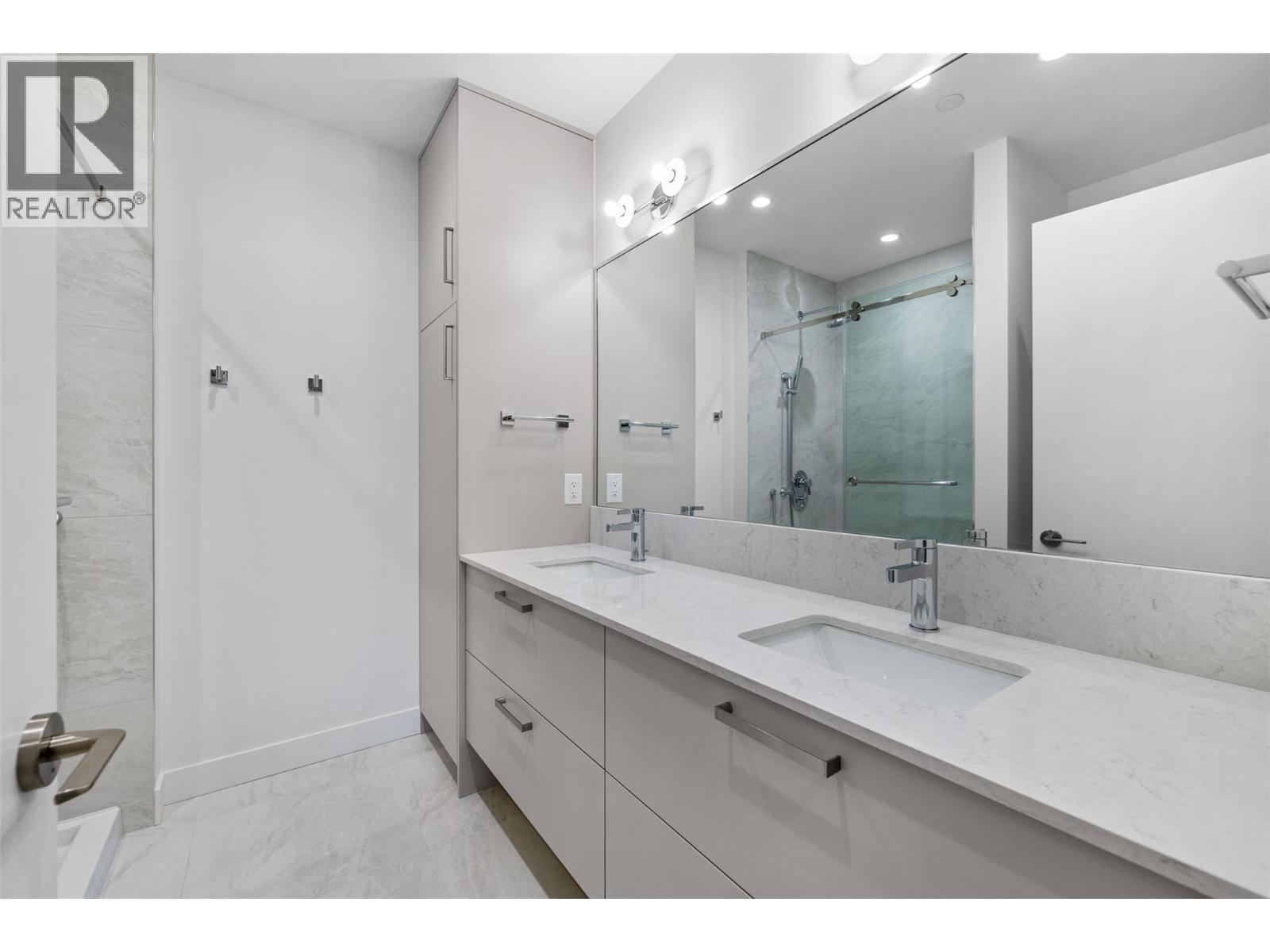 3340 Lakeshore Road Unit# 802