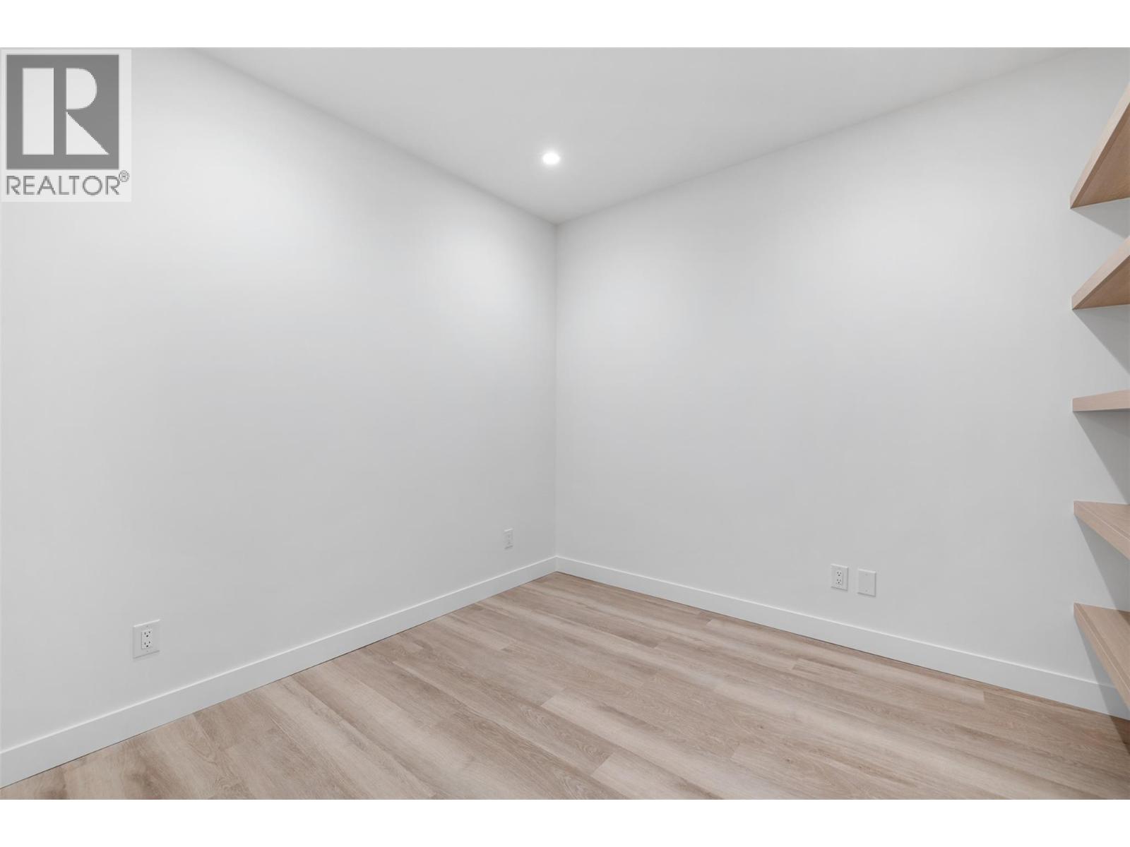 3340 Lakeshore Road Unit# 802