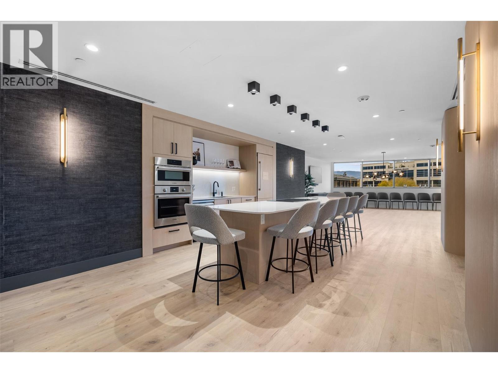 3340 Lakeshore Road Unit# 802