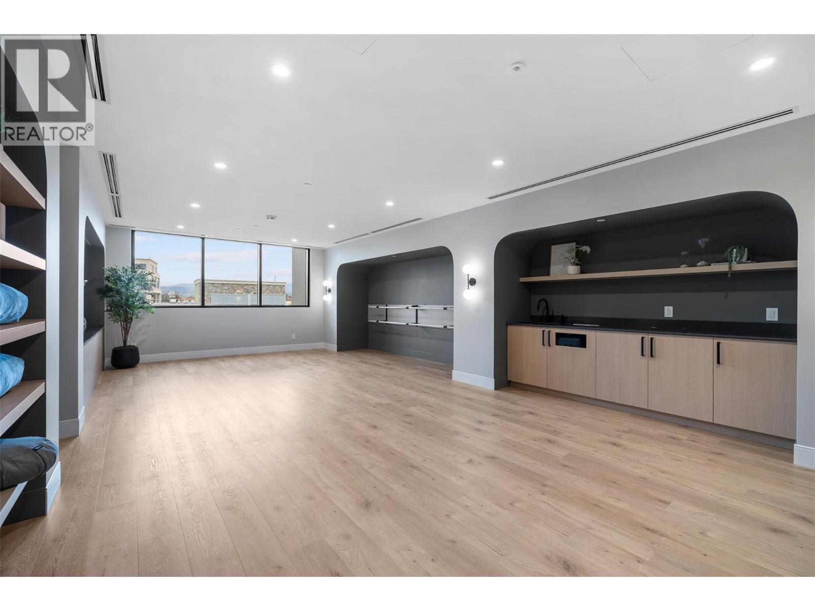 3340 Lakeshore Road Unit# 802
