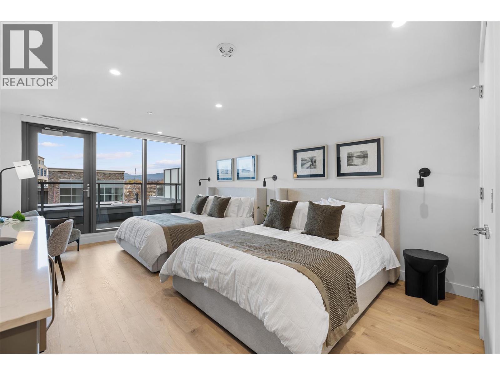 3340 Lakeshore Road Unit# 802