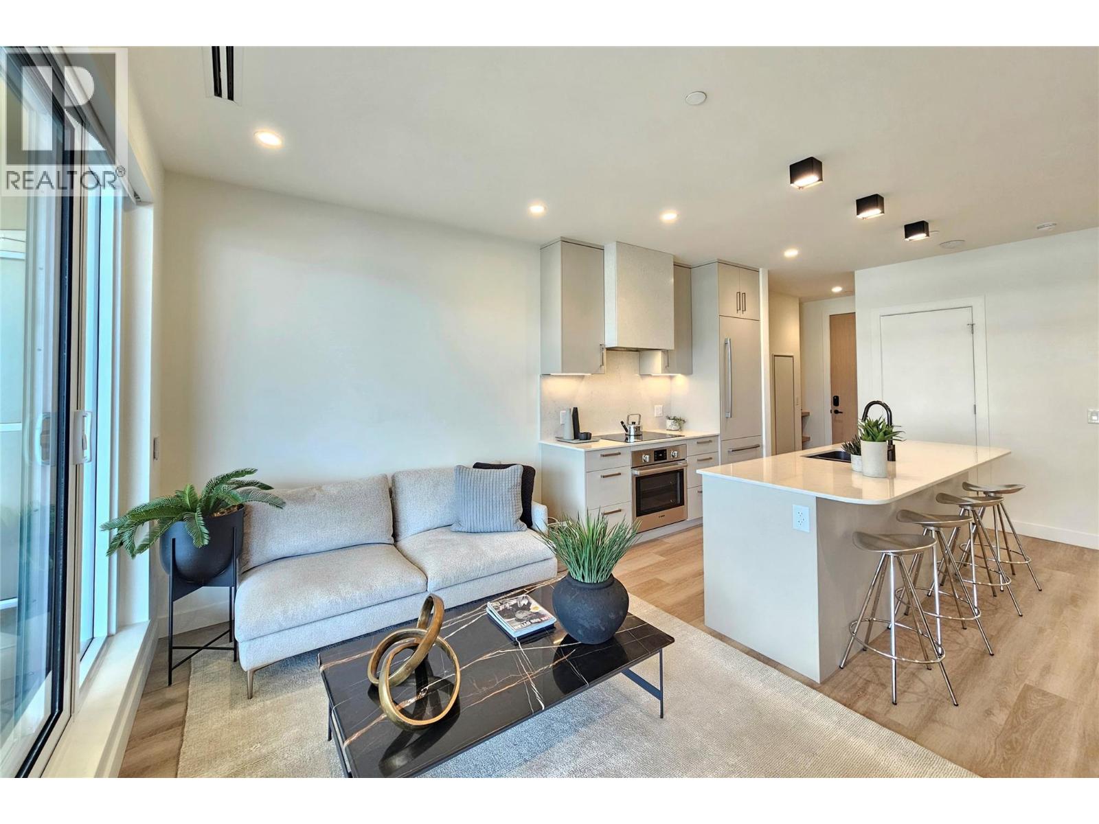 3340 Lakeshore Road Unit# 802