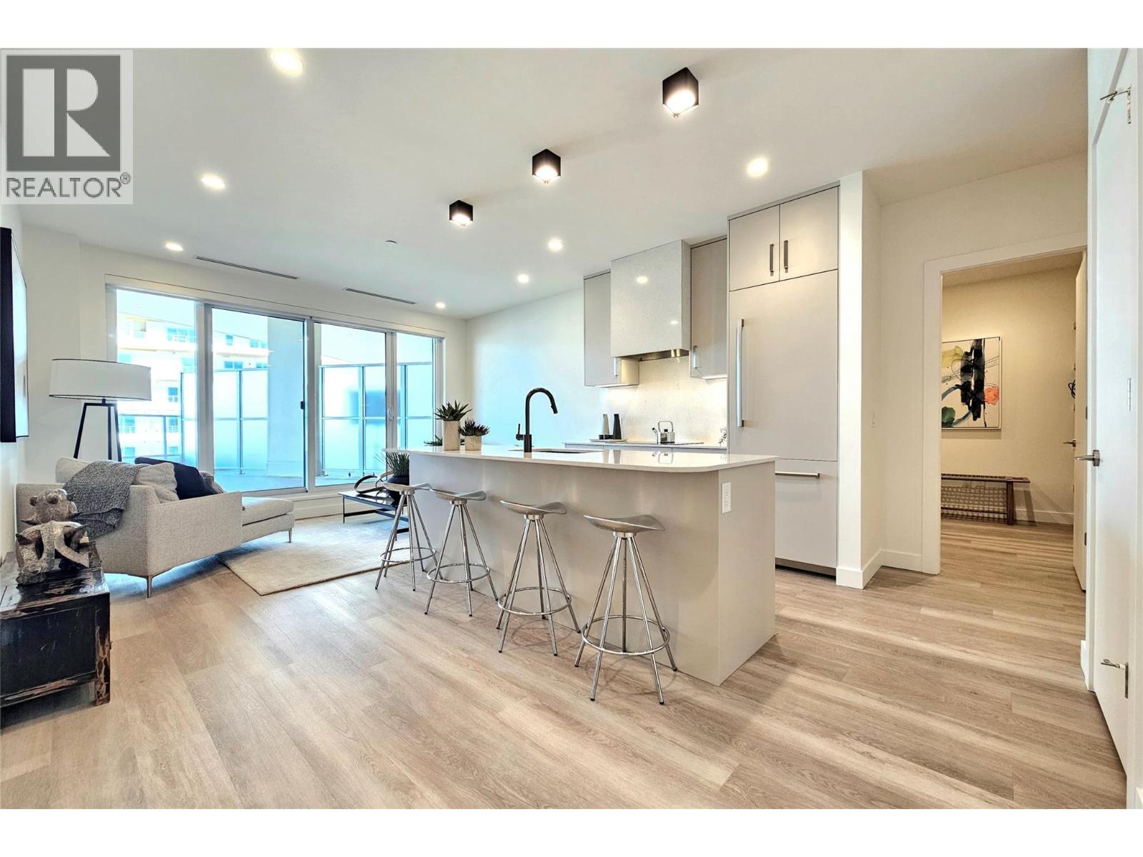 3340 Lakeshore Road Unit# 802