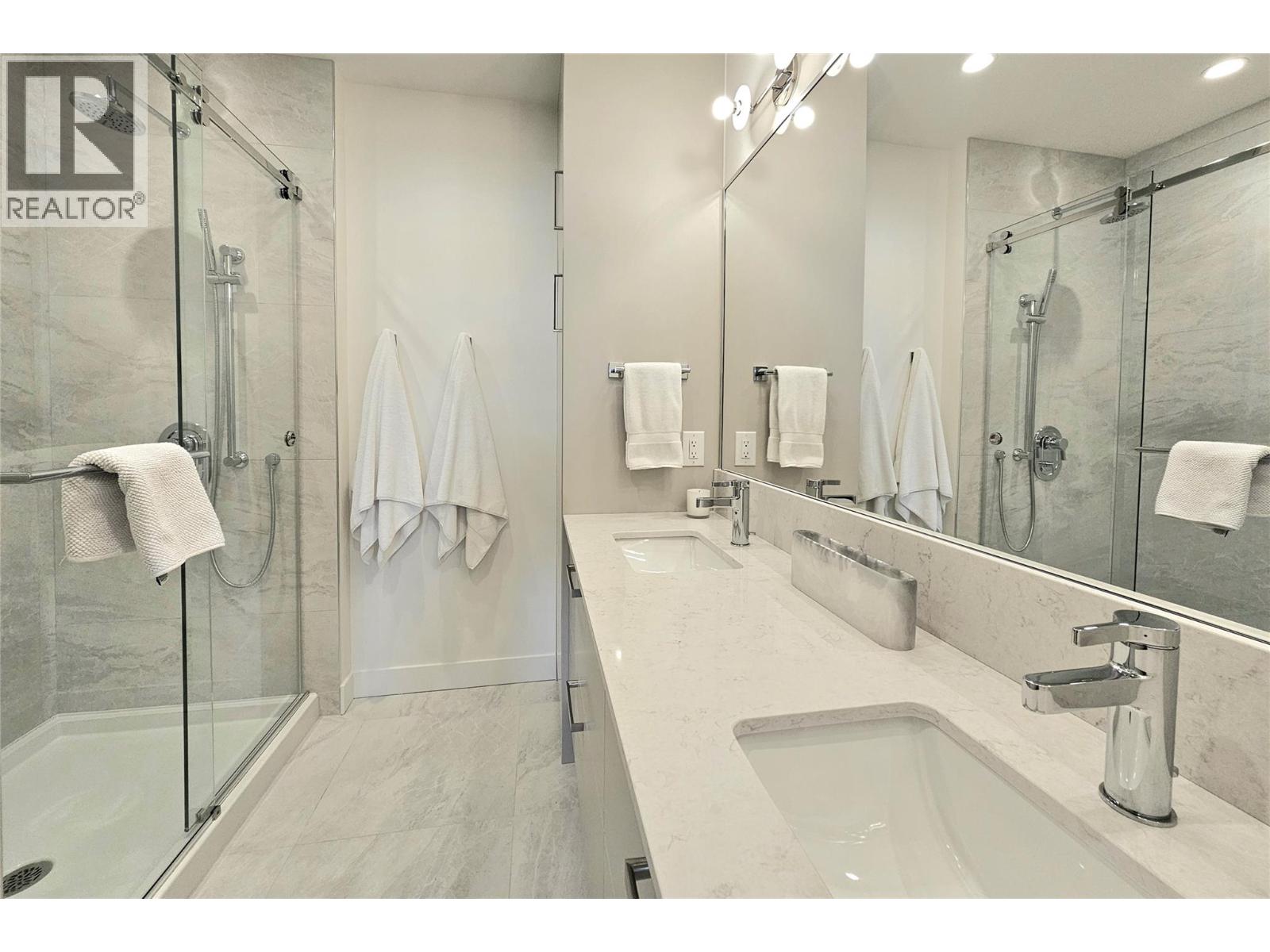 3340 Lakeshore Road Unit# 802