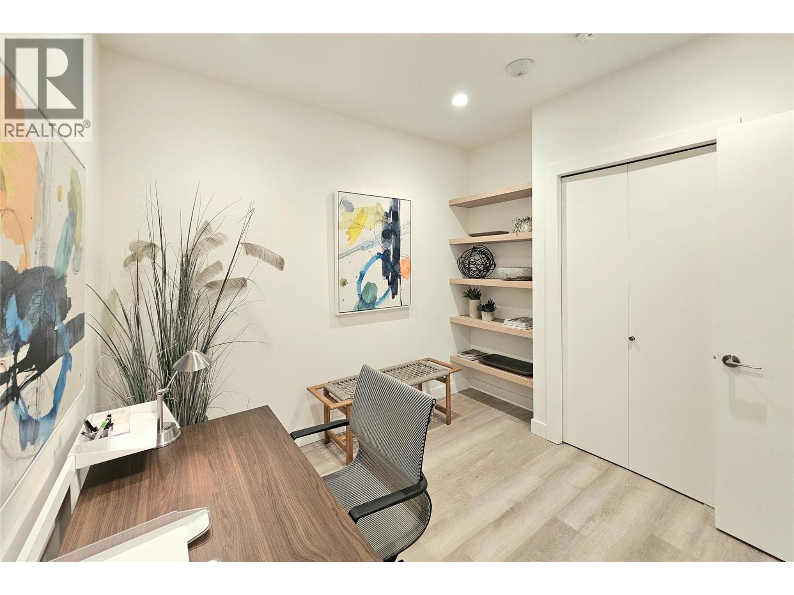 3340 Lakeshore Road Unit# 802