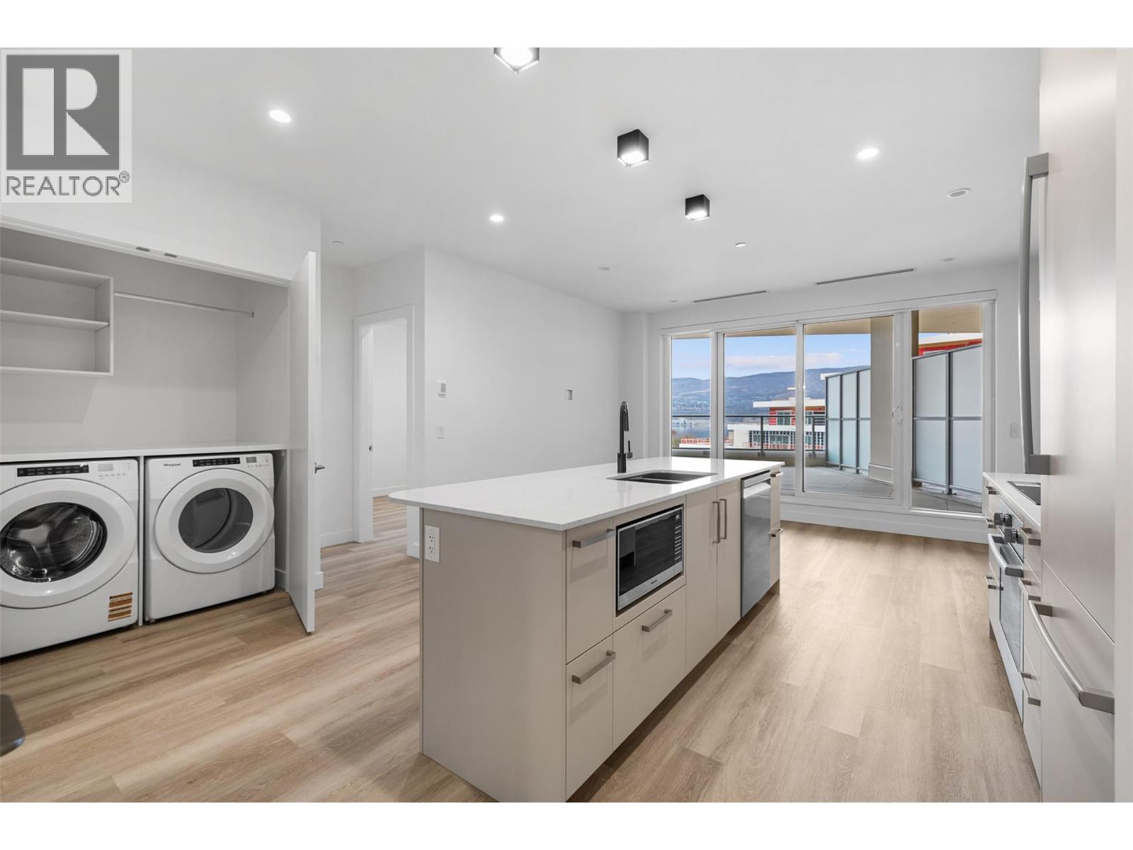 3340 Lakeshore Road Unit# 802