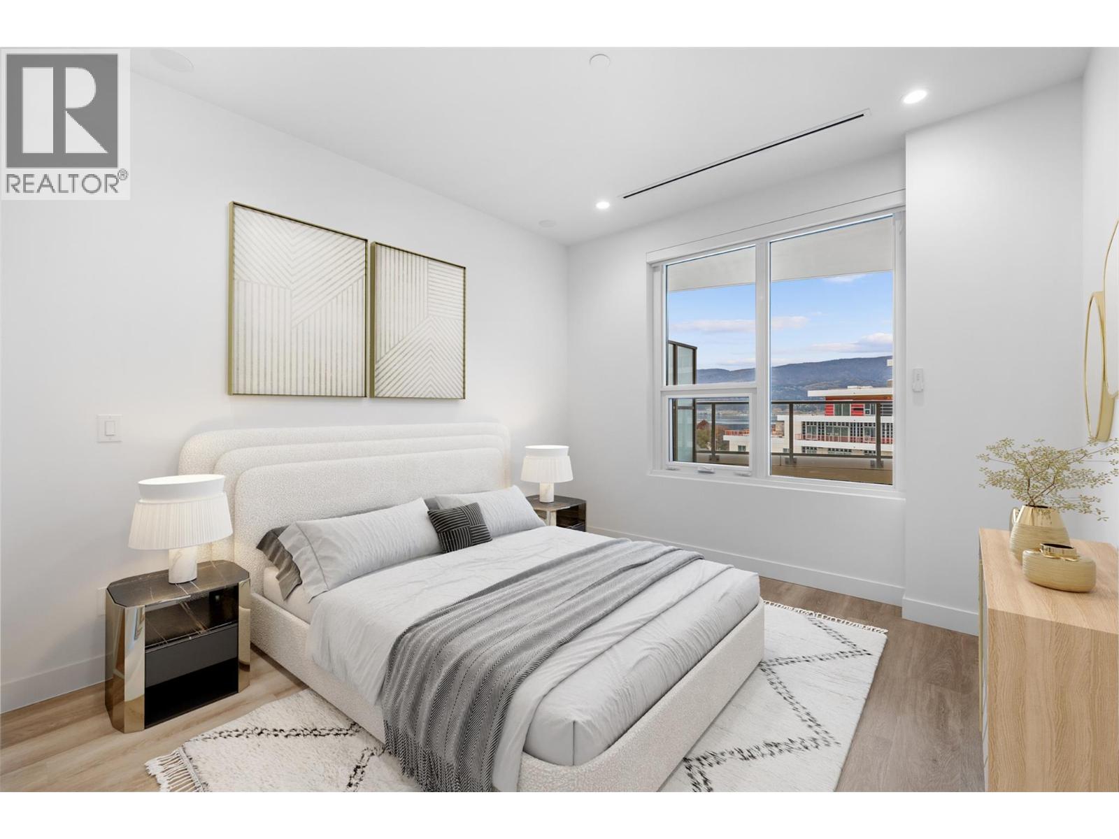 3340 Lakeshore Road Unit# 802