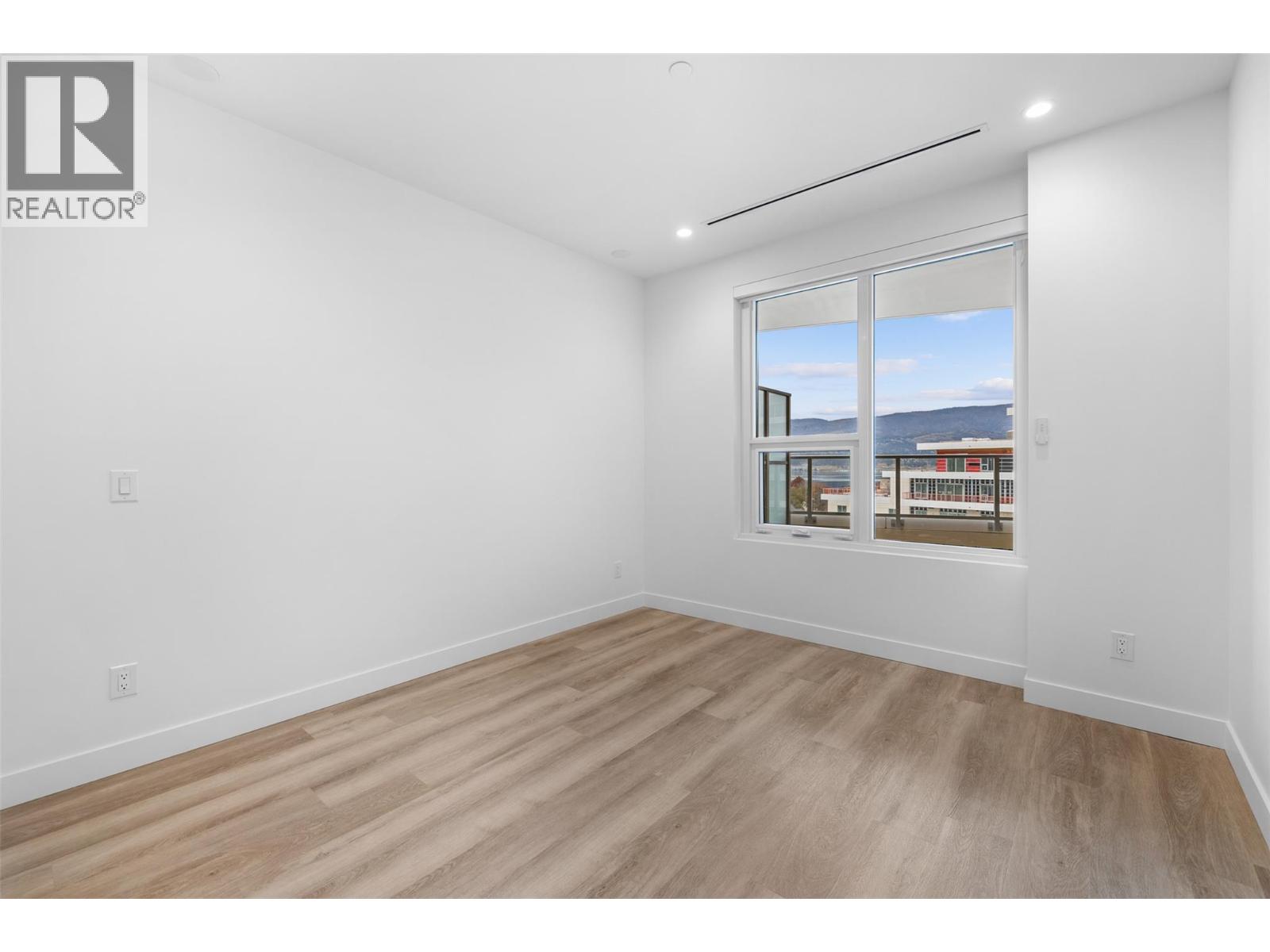 3340 Lakeshore Road Unit# 802