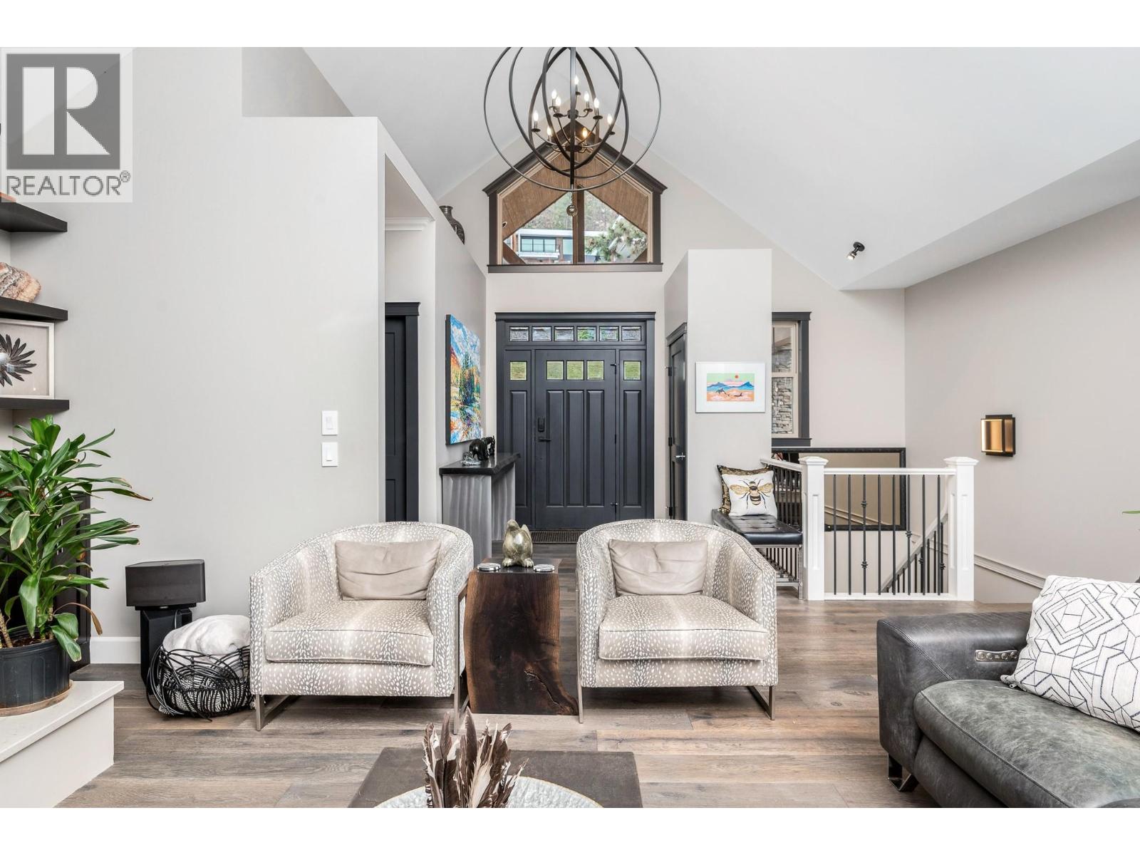 2328 Arthur Court