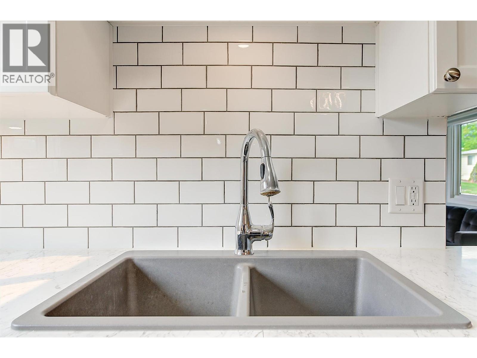 1929 97 Highway S Unit# 49